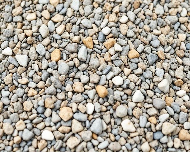 Pedra brita e rachão para obras de infraestrutura